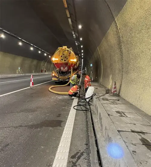 修水隧道排水渠清淤